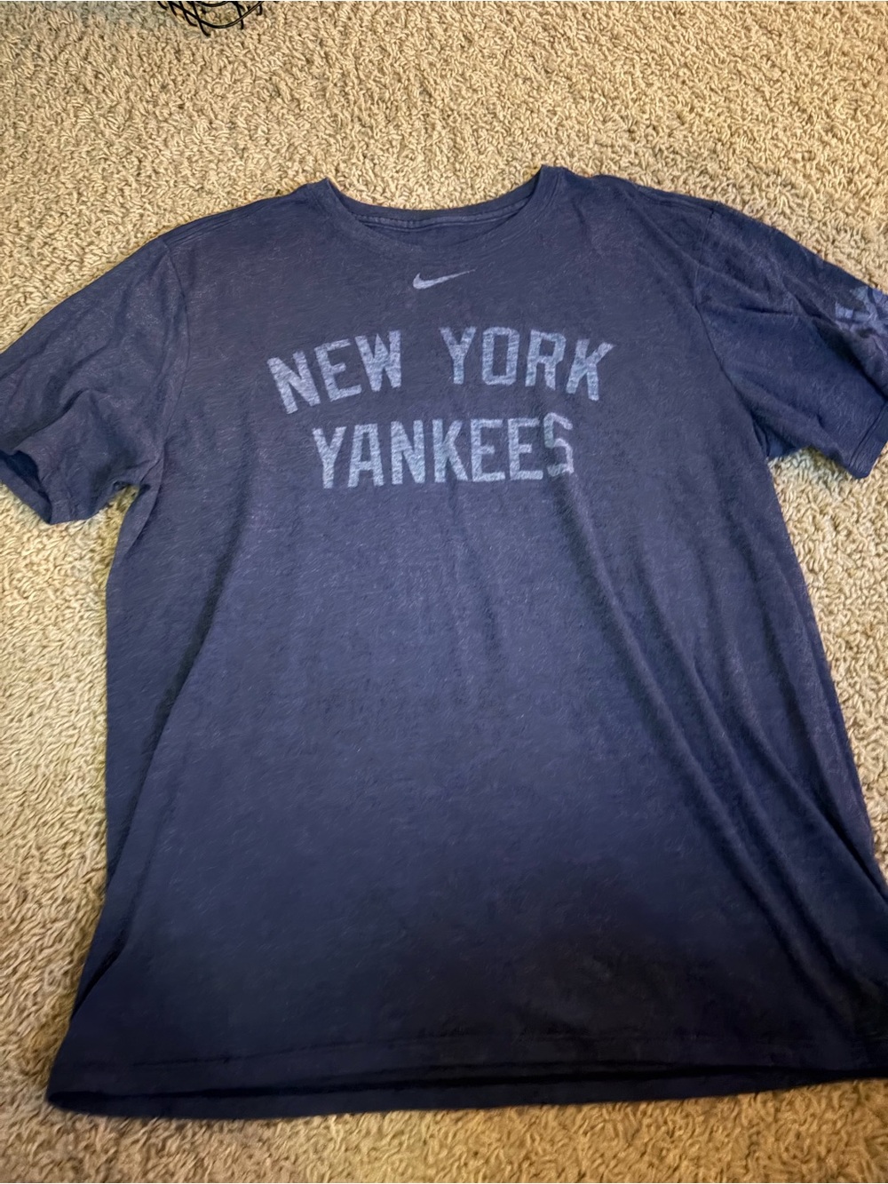 Nike Men's New York Yankees Navy Graphic Tee